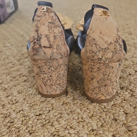 CHANEL Navy and Cream Flats with Floral Accent - Picture 7 of 14